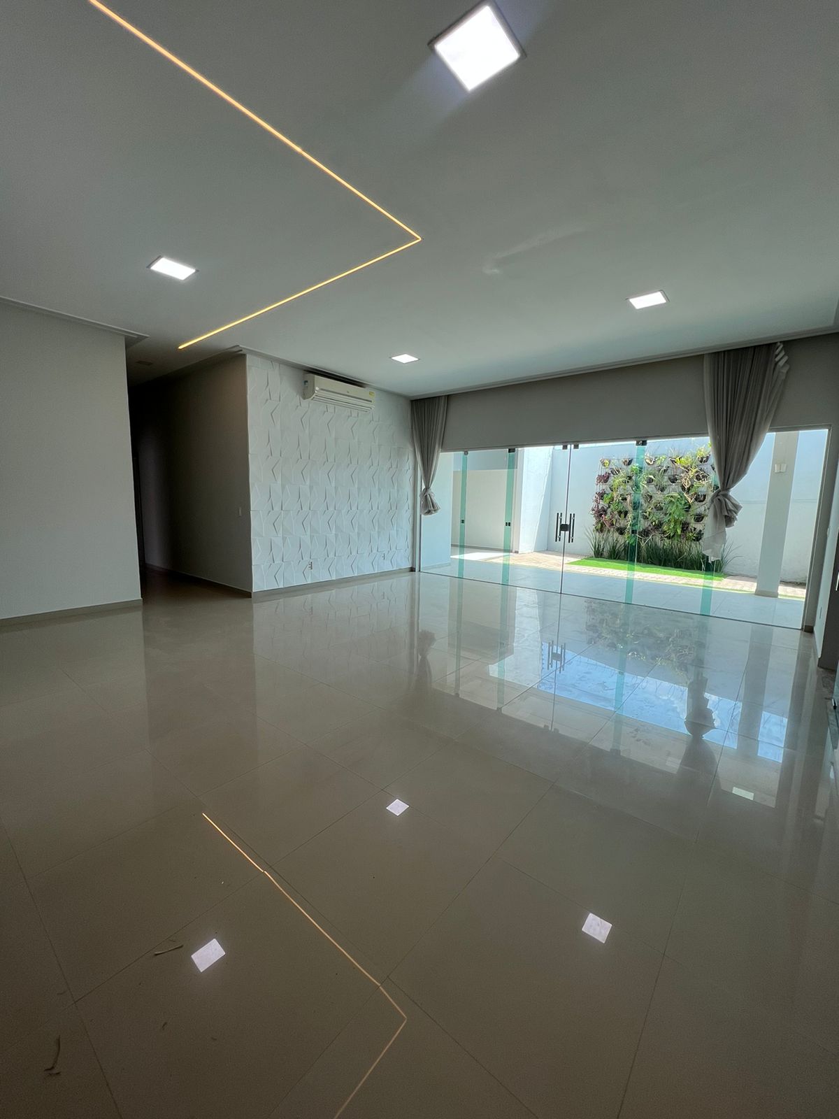 Casa à Venda no Condomínio Jequitibá